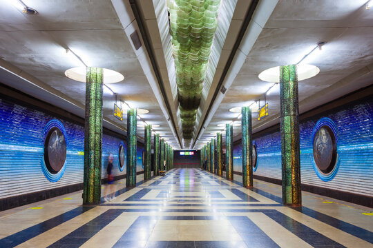 Kosmonavtlar metro station interior, Tashkent