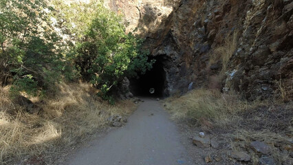 tunel krajobraz skała góry droga