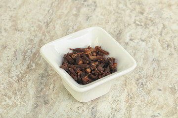 Dry Clove aroma in the bowl