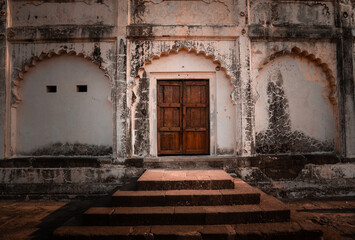 Fototapeta na wymiar Old wooden door in an Indian Fort