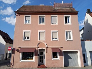 Obraz premium Ingolstadt an der Donau, Bayern, Deutschland, Anfang Juni 2023, Sonne