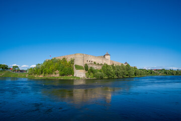 Fototapeta na wymiar Ivangorod Fortress on the banks of the Narva River on a sunny May day