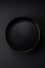Round metal black detachable baking dish for baking