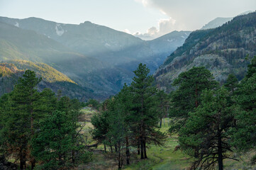 Fototapeta premium Evening LIght Breaks Through the Peaks Of Rocky Mountain