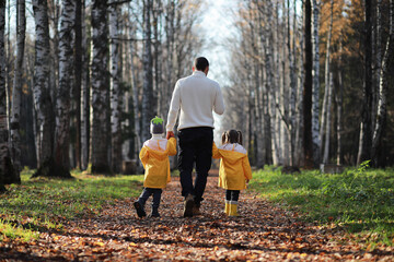 Children walk in the autumn park