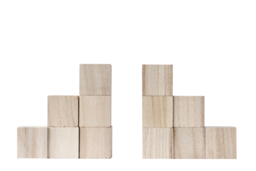 木製の立方体を階段状に3段積み上げる