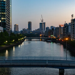 夕暮れの大阪の街（スクエア）
