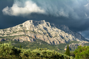 La montagne Sainte-Victoire du Pays d'Aix en Provence