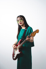 若い女性ギタリスト