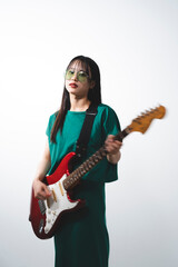 若い女性ギタリスト