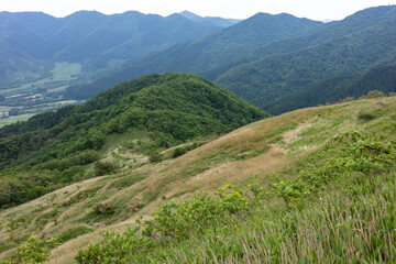 日本の岡山県と鳥取県の県境にある三平山の美しい風景