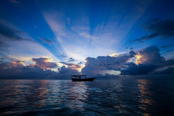 Naklejka premium Beautiful sunshine and boats on the beach. Sunrise on the beach Zanzibar