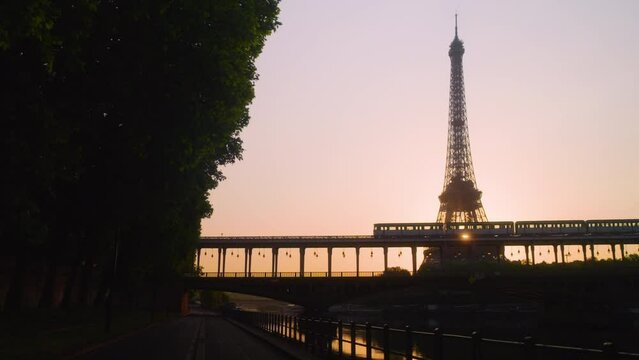 Eiffel Tower Tour Eiffel Paris 2024 Landmark Jeux Vide Empty Sunrise Sunset Lever de Soleil River Seine Bridges Metro