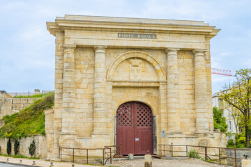 Naklejka premium Porte Royale, an old gate at the entrance of the city of La Rochelle, France