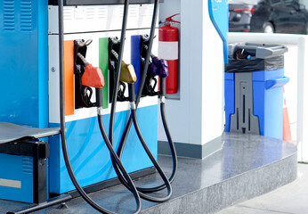 Oil dispenser for refueling the car