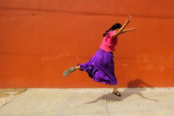A colorful woman jumping - obrazy, fototapety, plakaty