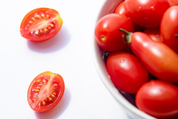 皿に盛ったミニトマト（アイコ）
