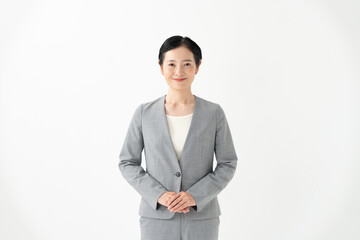 女性ポートレート　スーツ　ビジネス