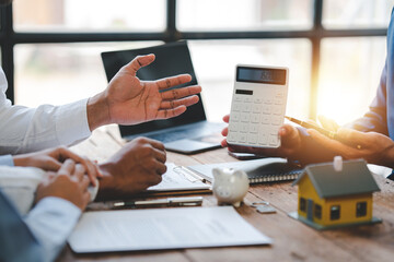 real estate agent offer price to customers.Mortgage contracts, loans, hire-purchase contracts and house sales