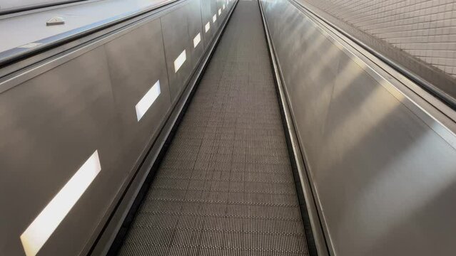 Seamless Urban Mobility: Moving Walkway in a Modern City