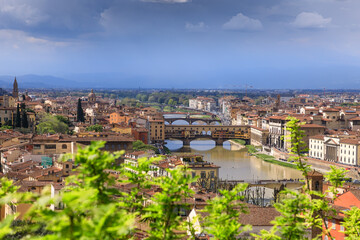 Fototapeta na wymiar Florence skyline with the Ponte Vecchio on Arno River in italy.