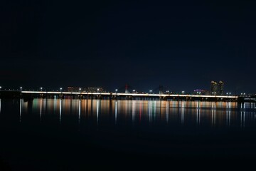 Obraz premium 나이트, h2o, 바다, sky, 석양, 경관, 호수, 도시, 강, 물가, 교각, 오늘밤, 저녁, 교량, 라이트, 네이처, 대양, 여행, 라이트, 배, 스카이 라인, 태양, 포트, 구름