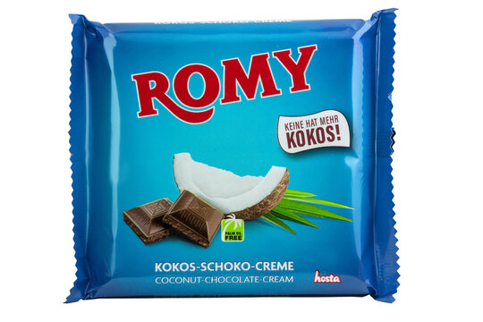 Hosta Romy Kokos Creme Schokolade Vollmilch mit Verpackung auf transparentem Hintergrund