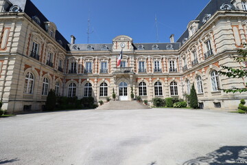 Fototapeta na wymiar La préfecture, vue de l'extérieur, ville de Chaumont, département de la Haute Marne, France