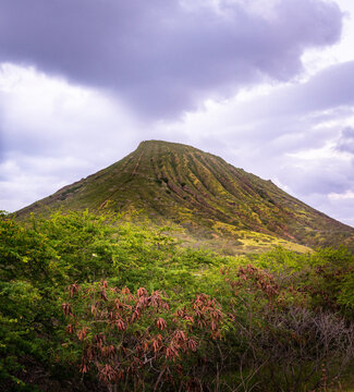 Oahu mountains, near Honolulu, Hawaii, showing a cloud almost symmetrical to the mountain.