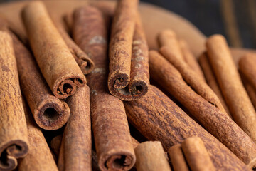 Whole dried cinnamon for baking