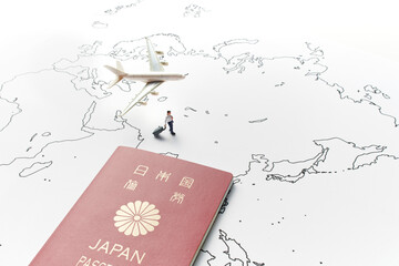 世界地図と旅行者とパスポート