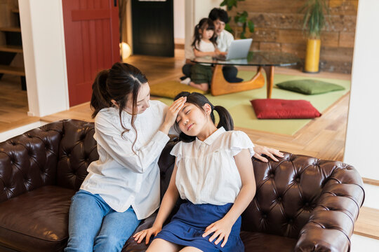 具合の悪い女の子