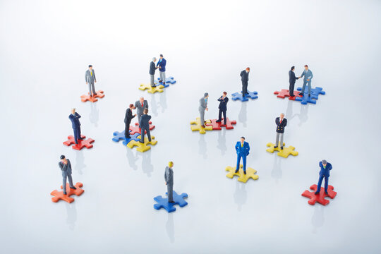 ビジネスマン人脈ネットワークイメージ