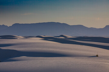Fototapeta na wymiar white sands dunes in desert 