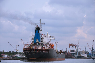 Fototapeta premium Cargo ship at the port