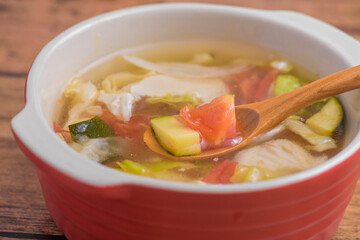 野菜たくさんのチキンスープ