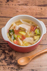 野菜たくさんのチキンスープ