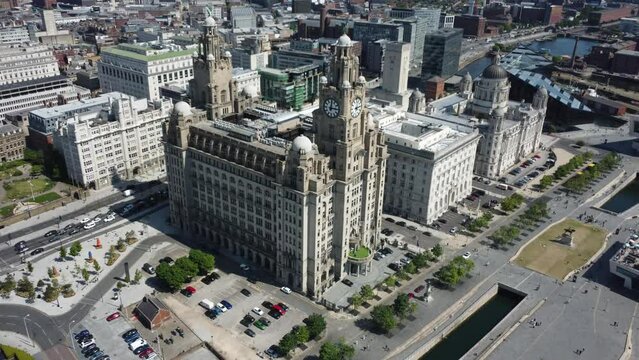 Move around the Liverbuilding from the sky in 4K 