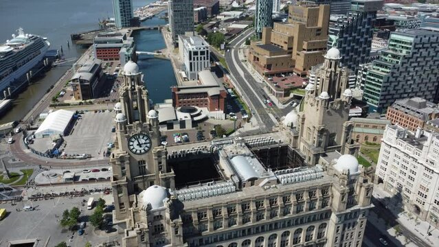 Moving across the Liverbirds and the liver building, seeing it all from the sky in 4k