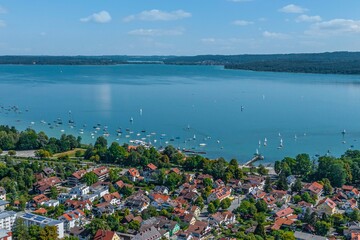 Dießen am südlichen Ammersee aus der Luft
