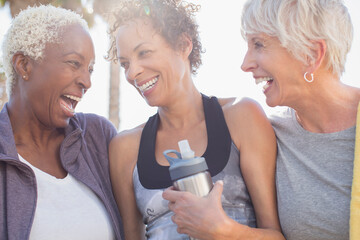 Senior women laughing in sportswear - obrazy, fototapety, plakaty
