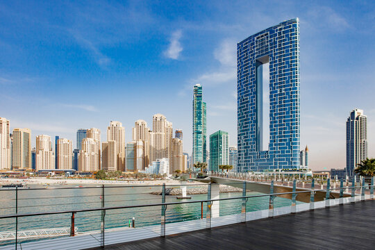 Dubai, UAE &ndash; april 19, 2022: Dubai Marina, Address Beach Resort, DoubleTree by Hilton Dubai - Jumeirah Beach