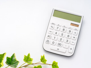 計算機　白背景　コピースペース
