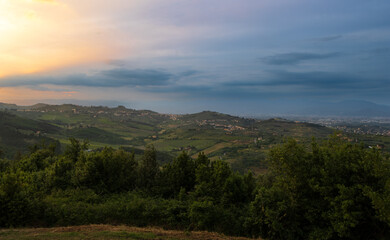 Fototapeta na wymiar sunset on the tuscan hills in Artimino