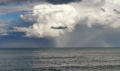 Arcobaleno sul mare in inverno