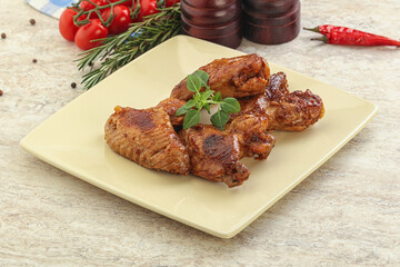 Roasted chicken wings with spicy sauce