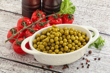 Canned sweet green peas conserve