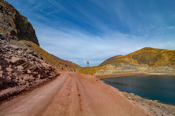 lago e estrada  Cajón del Maipo e Embalse El Yeso, Chile cordilheira dos Andes, Santiago, Chile