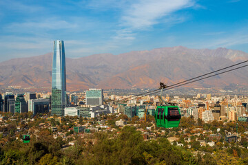 prédios e teleférico de Santiago do Chile cordilheira dos andes