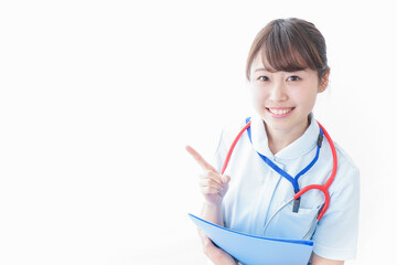笑顔の若い看護師